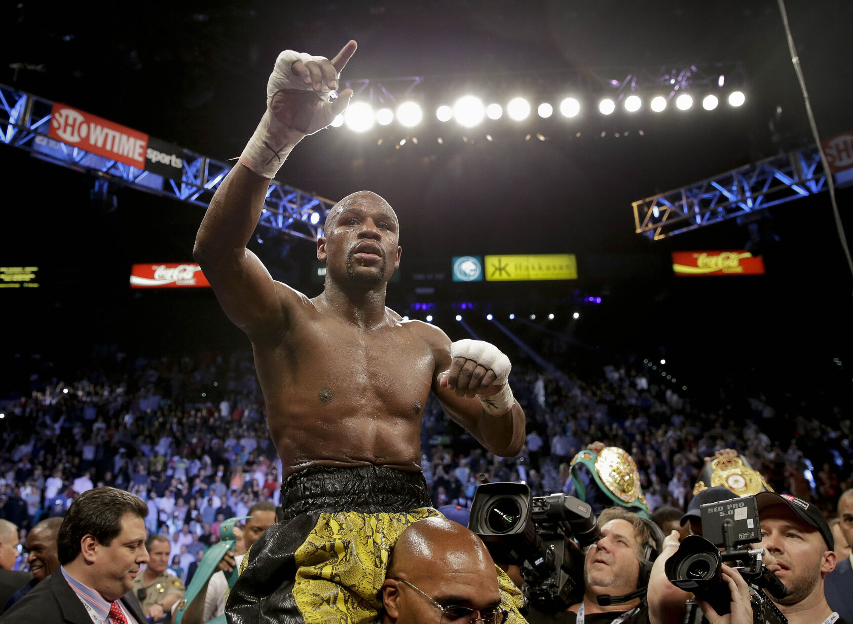 2013: Floyd Mayweather comes back from year’s absence to win unanimous decision over Robert Guerrero